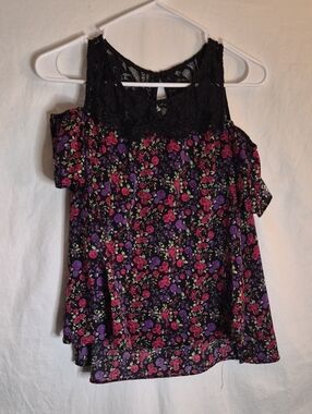 Black Floral Cold-Shoulder Camisole with Lace Yoke